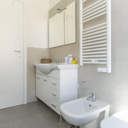 Casa Madera With Lovely Terrace Milano