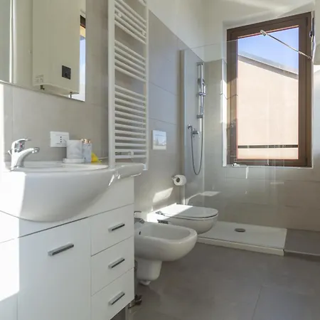 Apartment Casa Madera With Lovely Terrace Milan